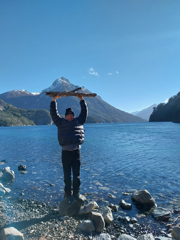 Hector em uma paisagem de montanha